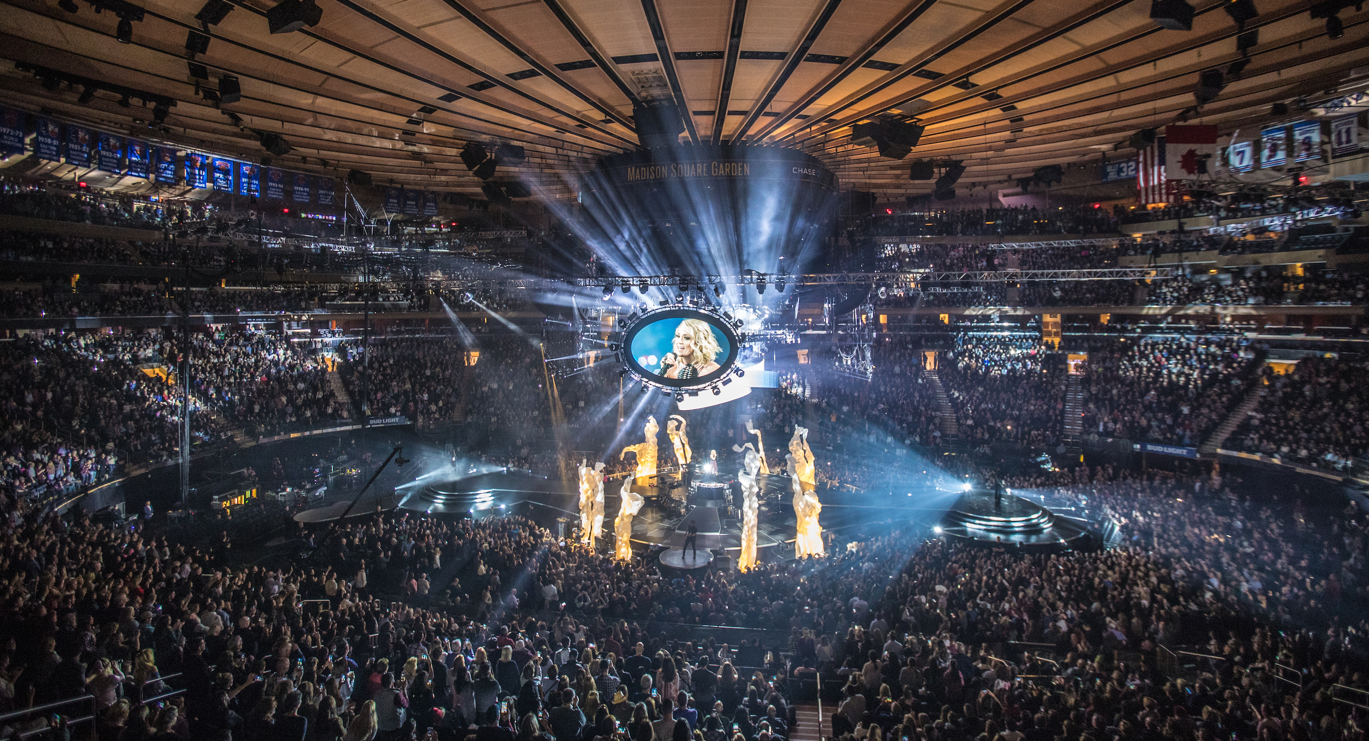 Carrie Underwood Sells Out World's Most Famous Arena - Madison Square ...