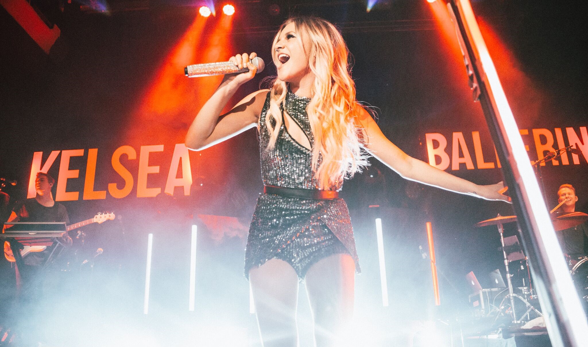 Kelsea Ballerini Kicks Off First Headlining Tour With A Spellbinding ...